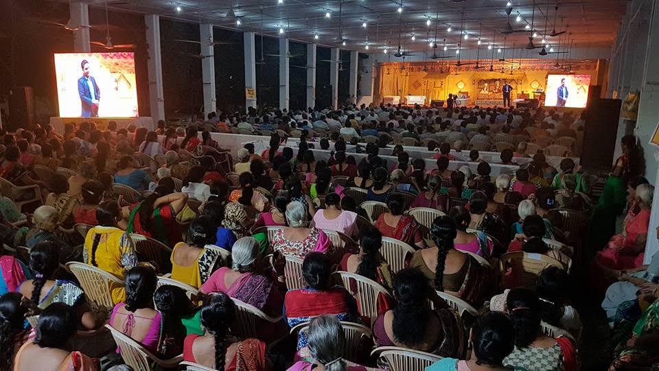 Parikshit Jobanputra parenting training session with parents filling the auditorium Parikshit Jobanputra parenting training session with parents filling the auditorium