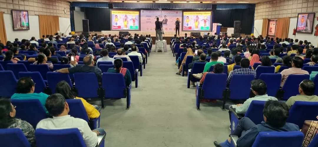 Parikshit Jobanputra parenting seminar with families seated in a large auditorium Parikshit Jobanputra parenting seminar with families seated in a large auditorium